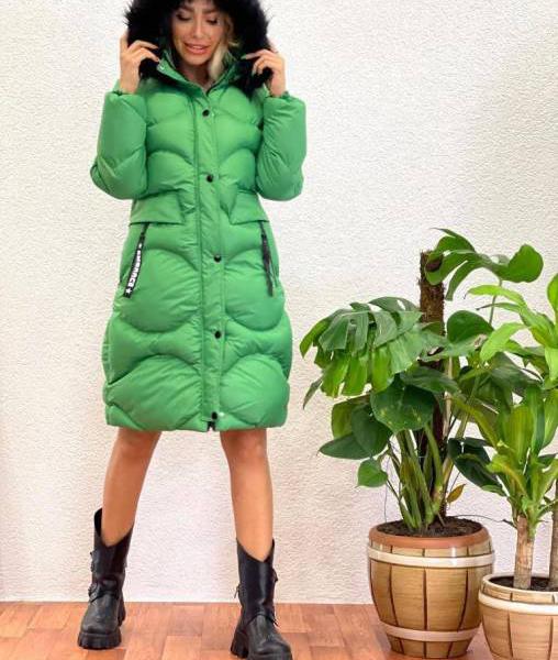 Žalios spalvos pūkinis paltas
