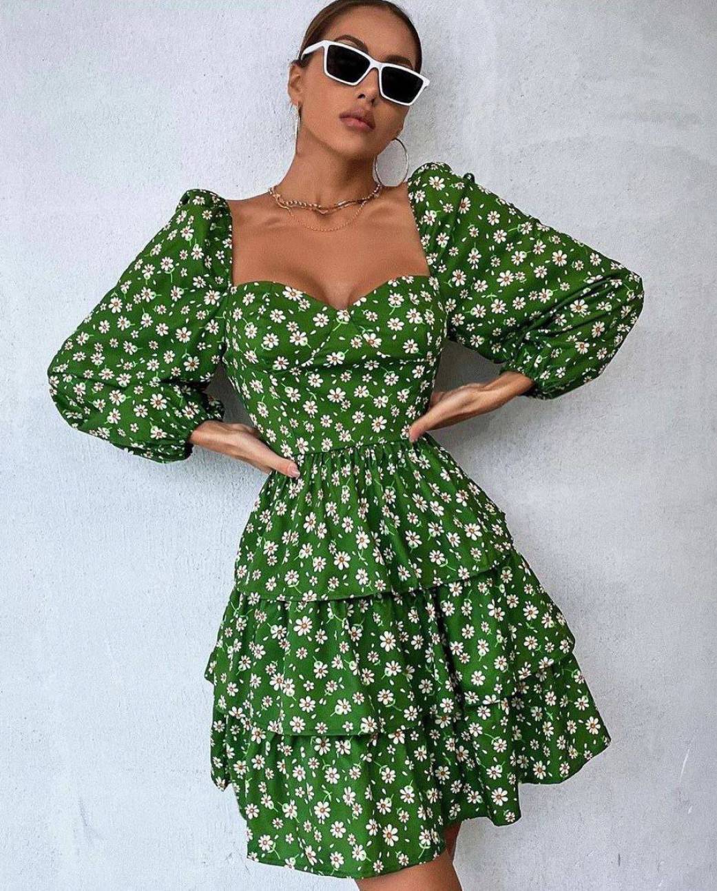 Puošni žalios spalvos suknelė