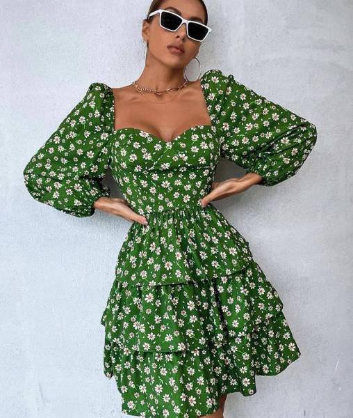 Puošni žalios spalvos suknelė