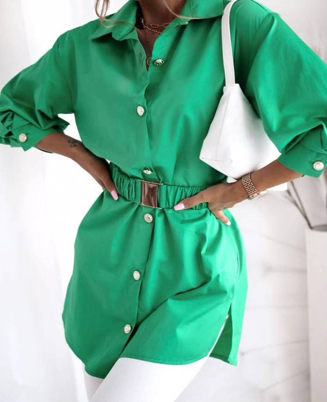 Stilingi žalios spalvos marškiniai