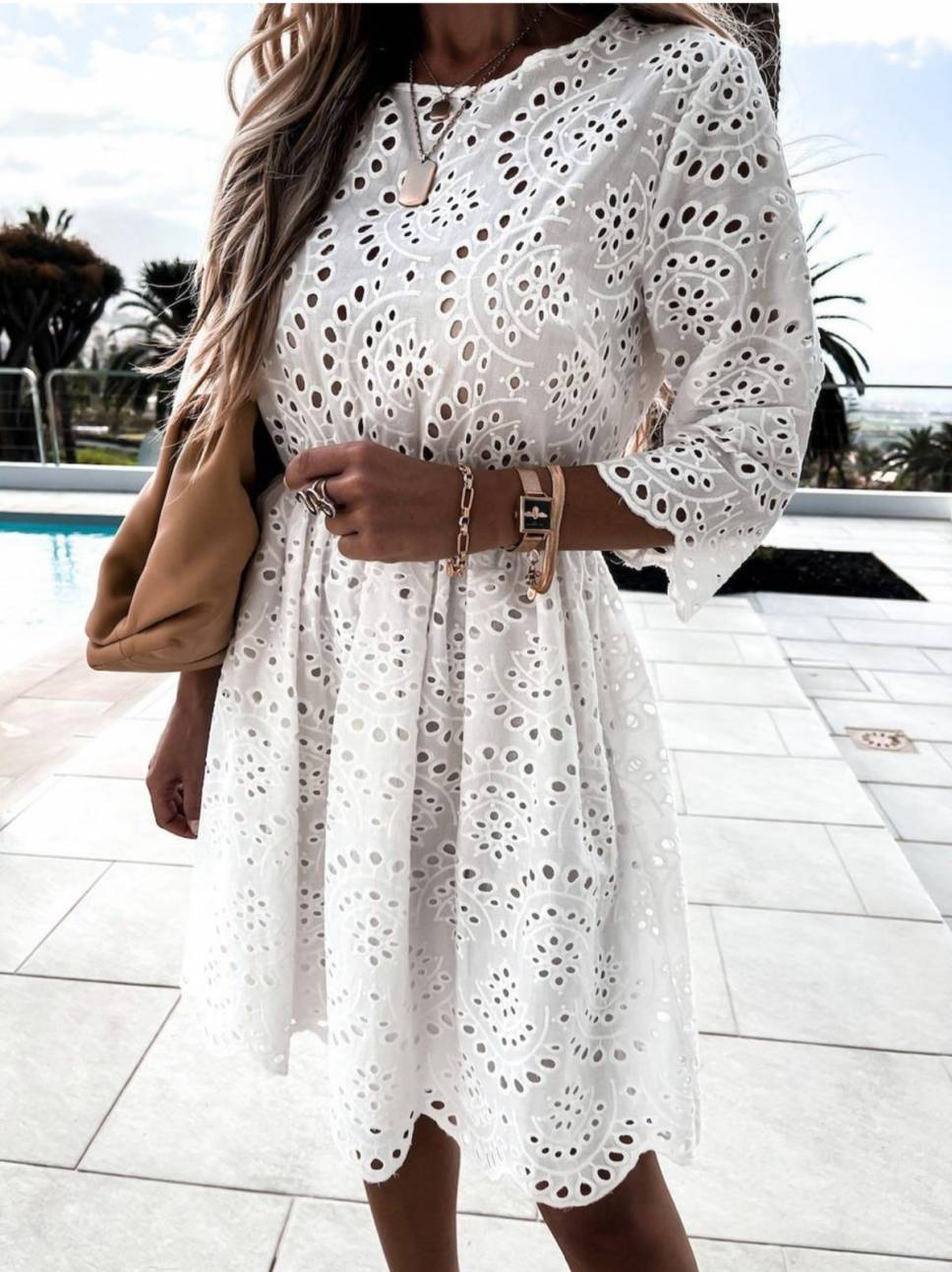 Stilinga balta ažūrinė suknelė